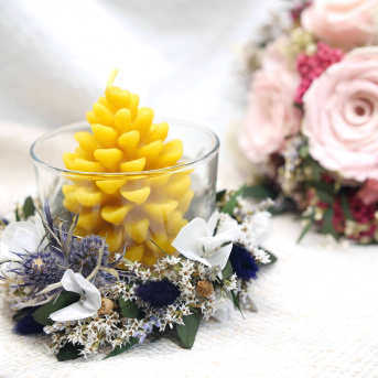Bougeoir cire d'abeille et fleurs bleues